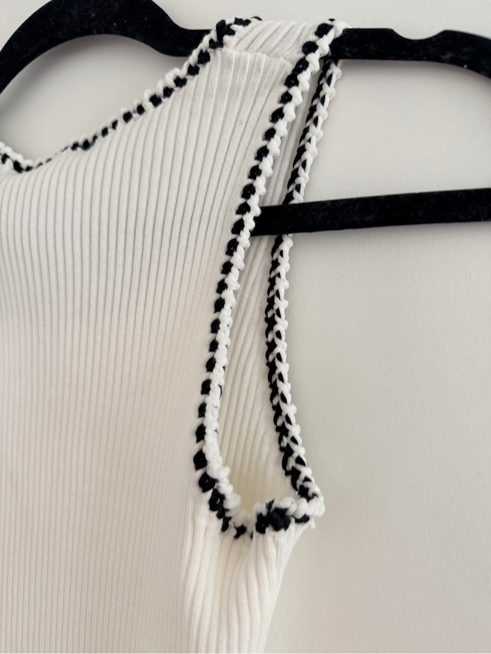 NWT White Ribbed Tank with Black knit Trim - Picture 5 of 10